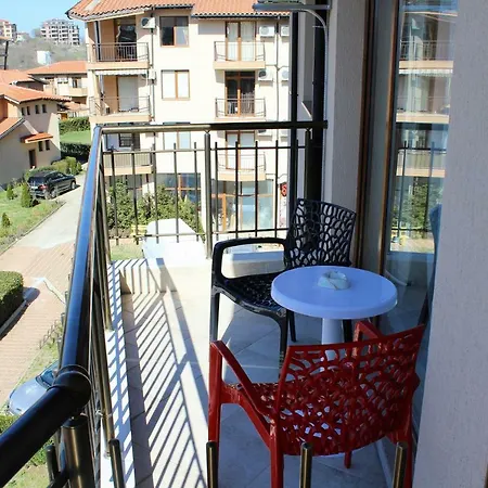 студио в комплекс нестинарка * Tsarevo