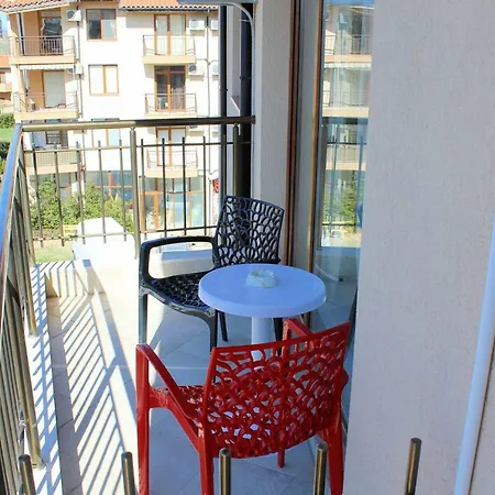 Apartamento студио в комплекс нестинарка